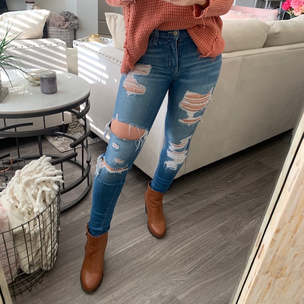 Ripped Mid Rise Jeans - Picture 2 of 5